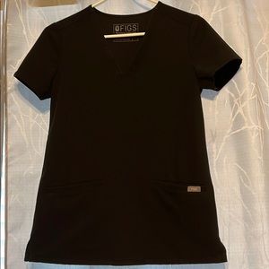 FIGS 3 POCKET SCRUB TOP